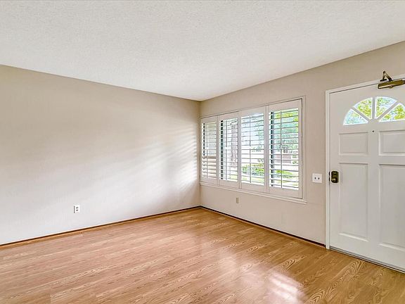4th image of 94 Saddlebrook Dr
