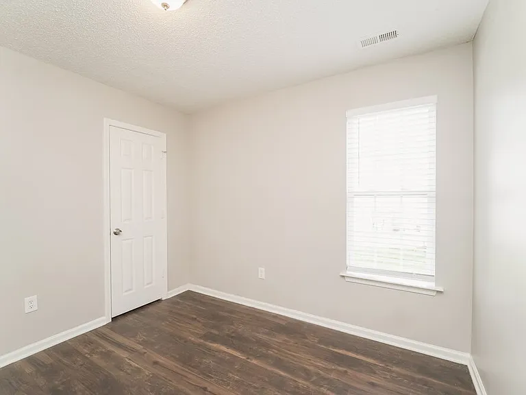 1038 Counselors Dr — Photo 14
