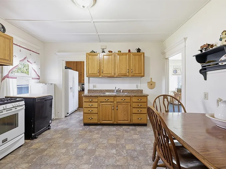 367 Broadway St #1 — Photo 16