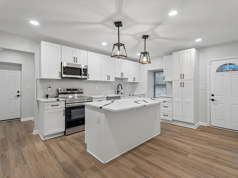 4359 Fleming St — Photo 10