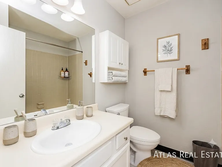 831 Bennett Ave #C — Photo 5