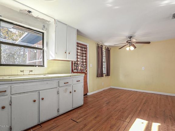3rd image of 8216 CIRCLE Street S