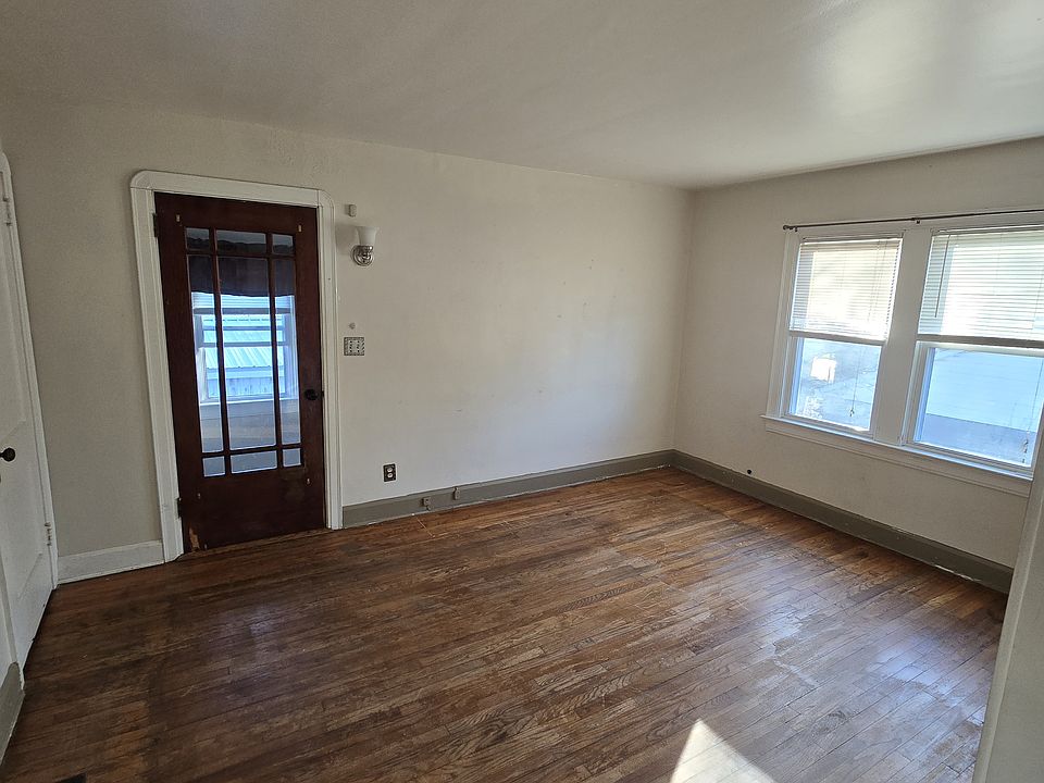 1st image of 2902 Pine Ave