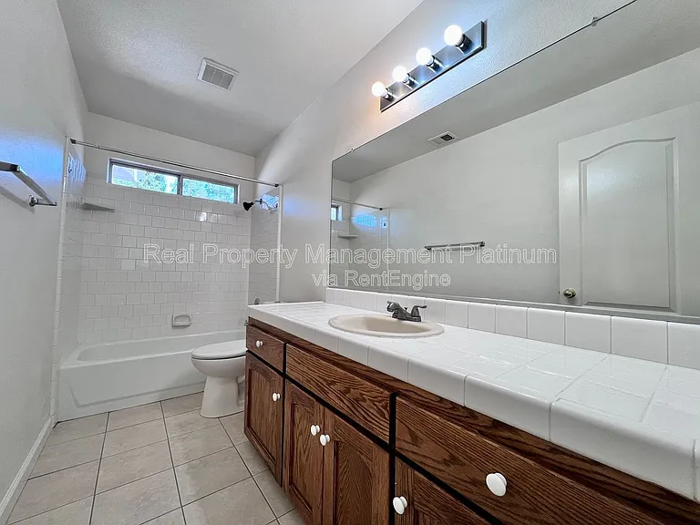 2233 E Christopher Dr — Photo 14