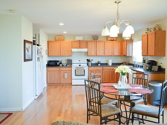 5th image of 15743 Normans Landing Dr