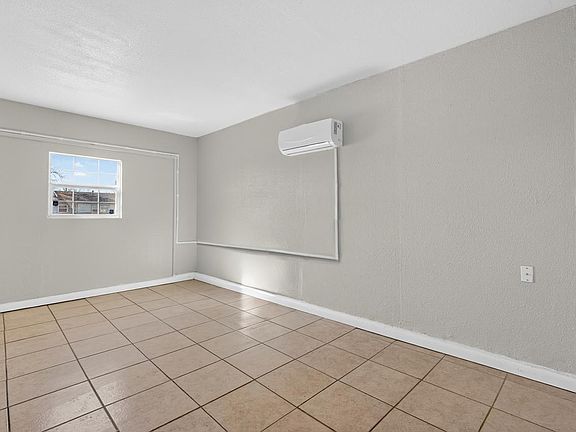3rd image of 3423 E Baylor St