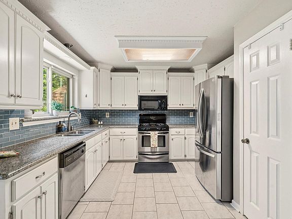 2nd image of 2135 Victoria Garden Dr