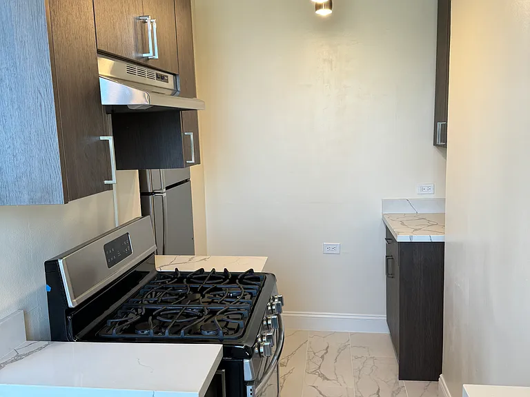 Crestview Apartments — Photo 6