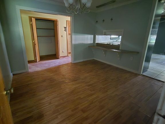 4th image of 206 S Collison Ave