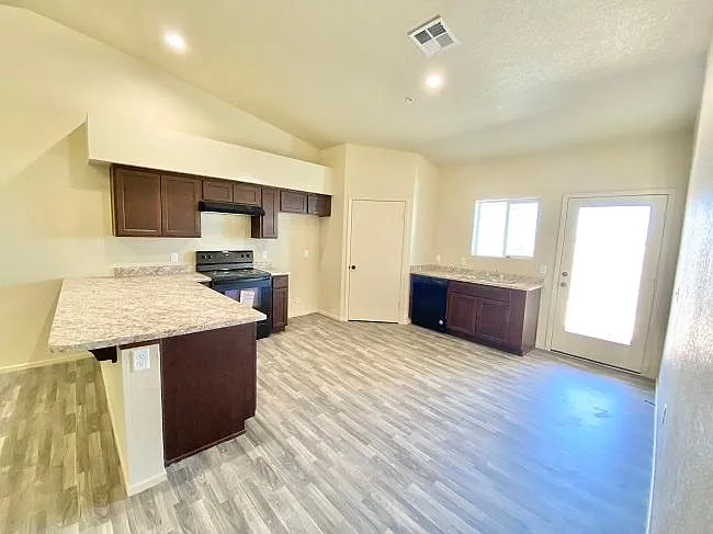 7254 E 37th Pl — Photo 5