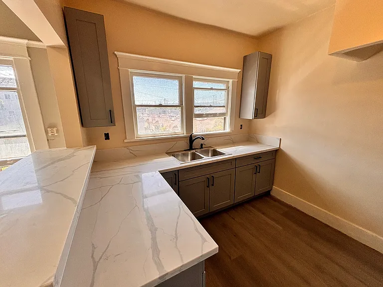 3429 N Mission Rd — Photo 5