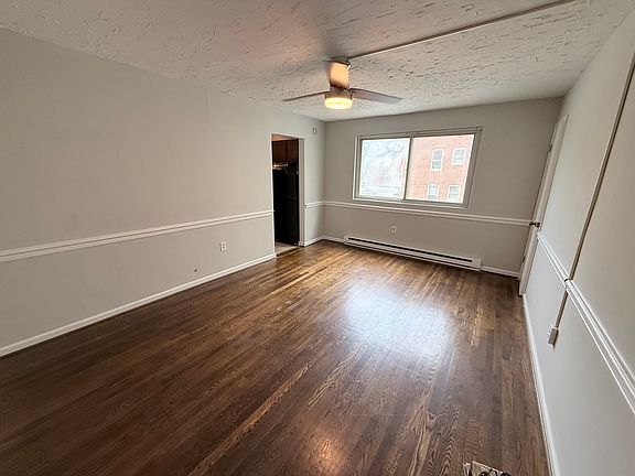 Living Room with ceiling fan