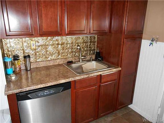 5th image of 8220 Frontier Ave