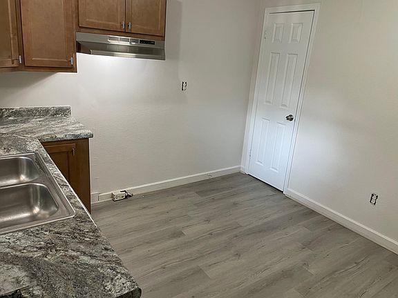 4th image of 3219 Dix Ave