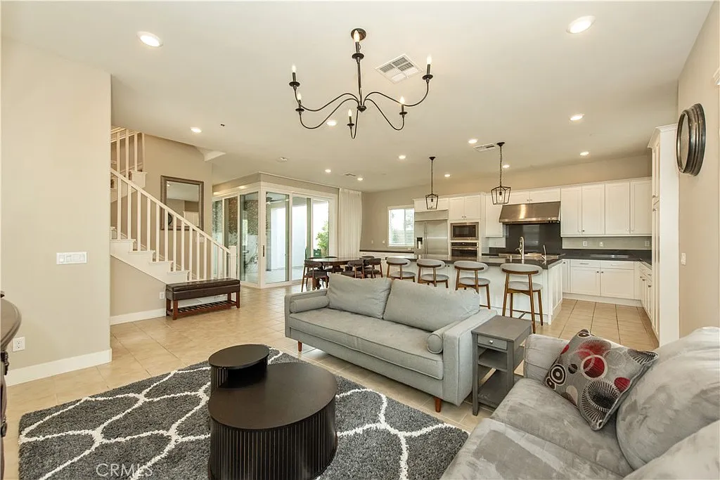 4 bed, 3170 sqft, $7,000 — Photo 4