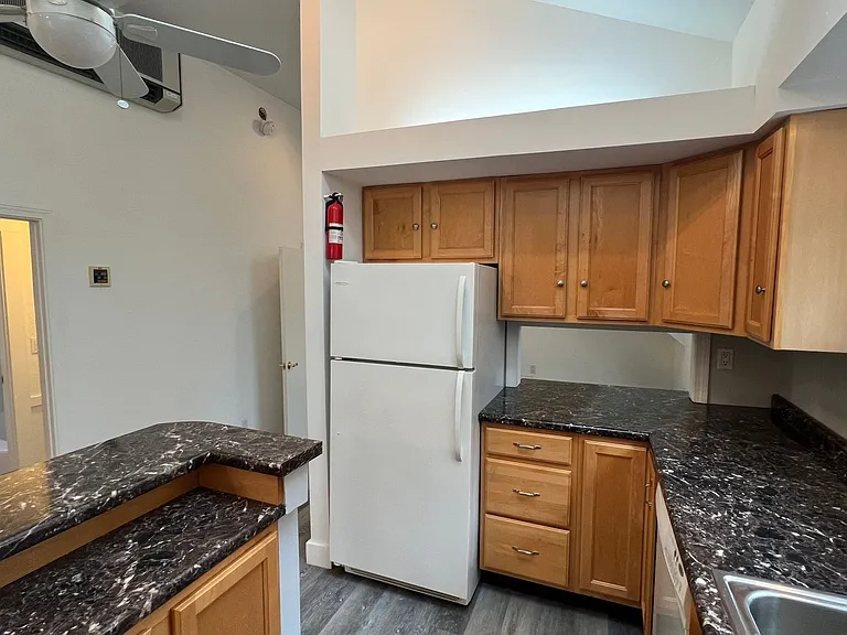 122 Lafayette Rd — Photo 13