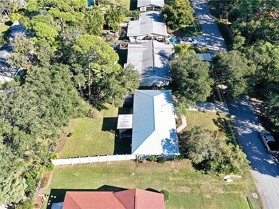 3rd image of 2065 Cordes St