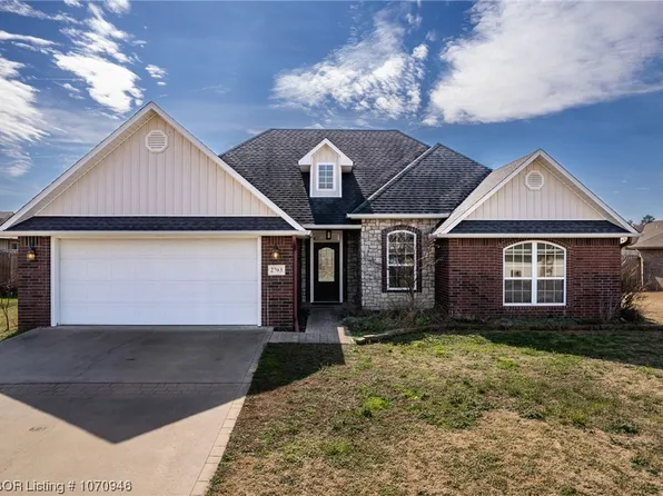 2703 Carly Dr, Lavaca, AR 72941