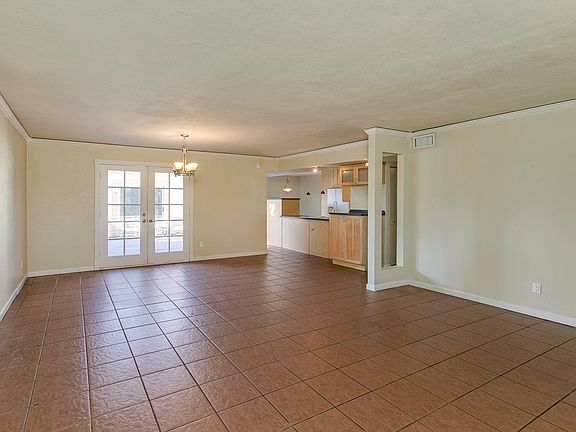 5th image of 3111 W Loma Ln