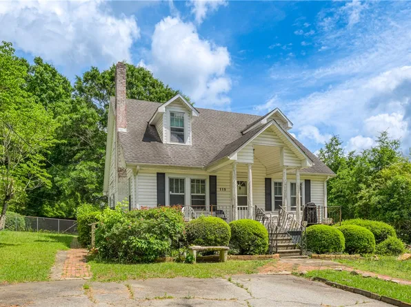 119 Kelly St, Laurens, SC 29360