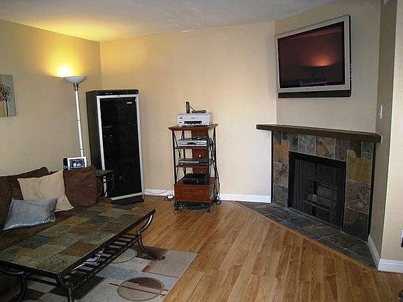 3rd image of 4468 Marlborough Ave Unit 3