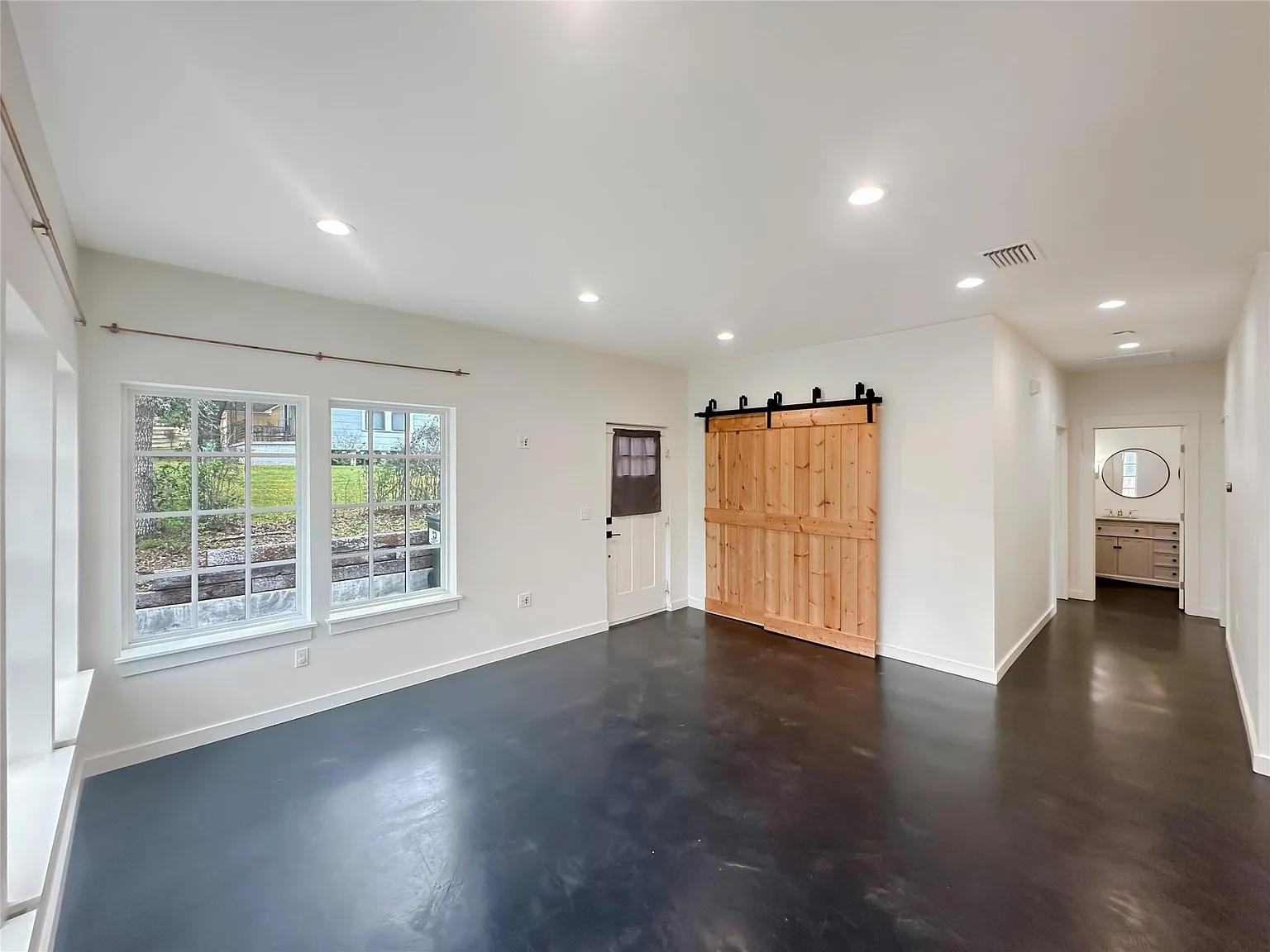 2 bed, 1.0 bath, 818 sqft, $1,500 — Photo 2