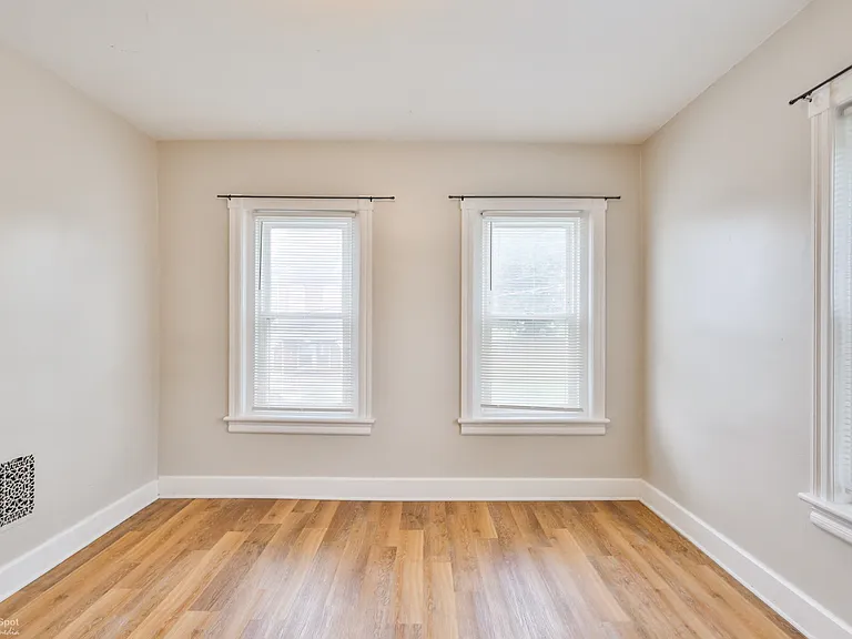 421 Union St — Photo 32