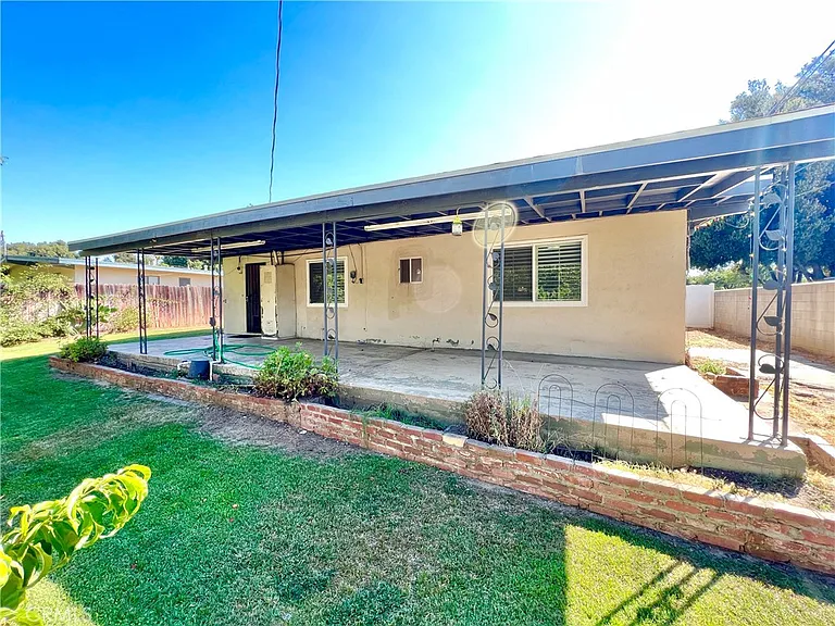 3085 Kathleen St — Photo 10