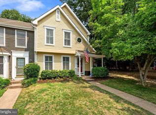 1536 Twisted Oak Dr, Reston, VA 20194