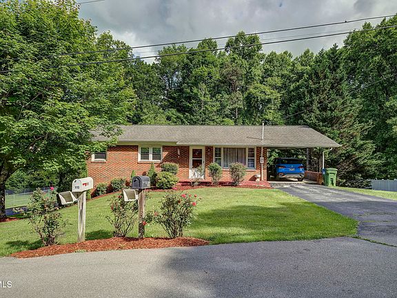 2nd image of 115 Horseshoe Dr