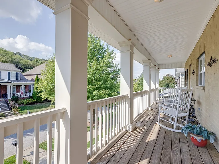 608 Patriot Ln — Photo 43