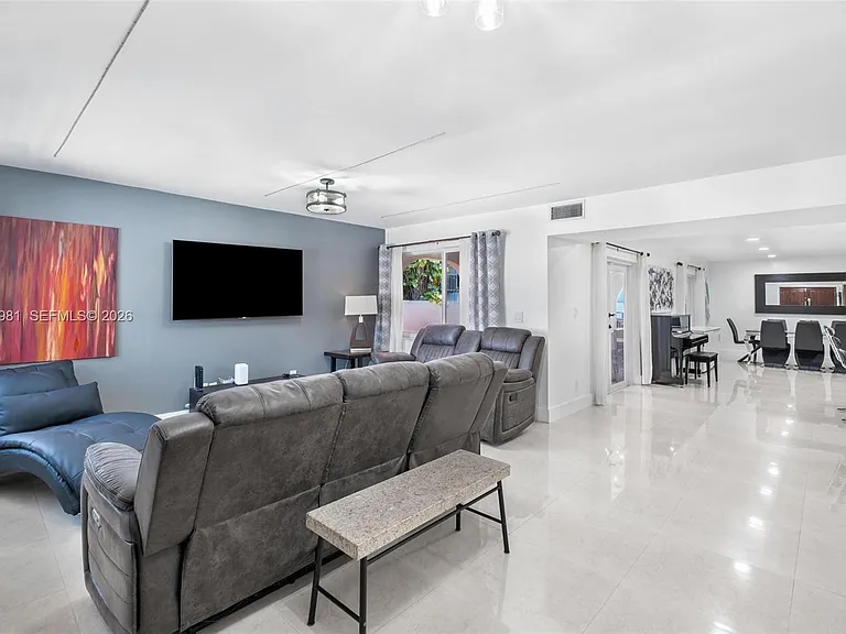 2430 SW 22nd Ter — Photo 3