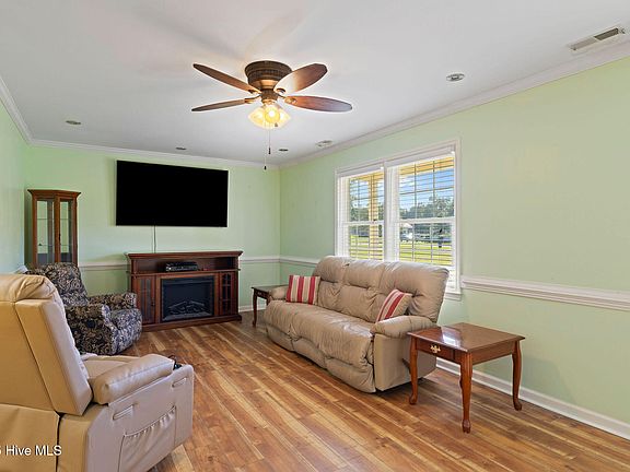 3rd image of 111 Valleywood Drive