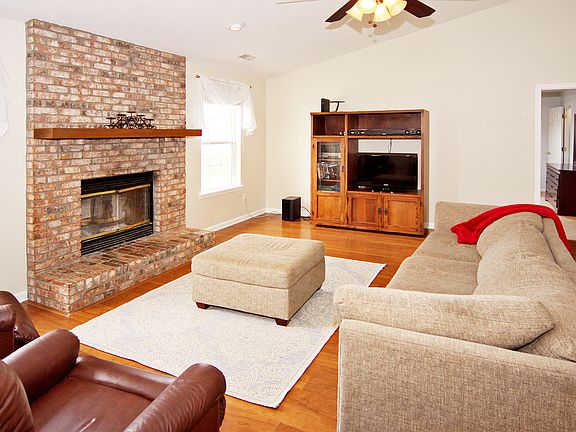 4th image of 563 E Quail Ridge Dr