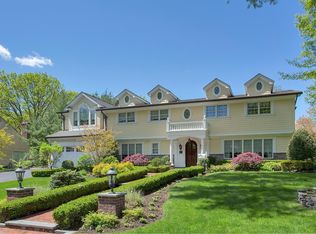 65 Cardinal Rd, Manhasset, NY 11030
