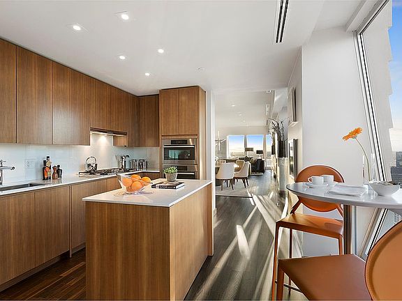 3rd image of 400 5th Ave #Ph1n