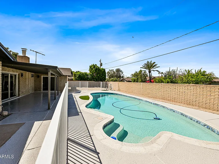 530 E Fairmont Dr — Photo 27