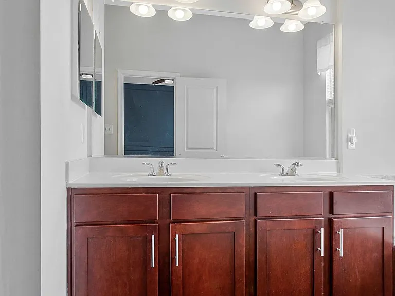 703 Skippers Ln — Photo 27