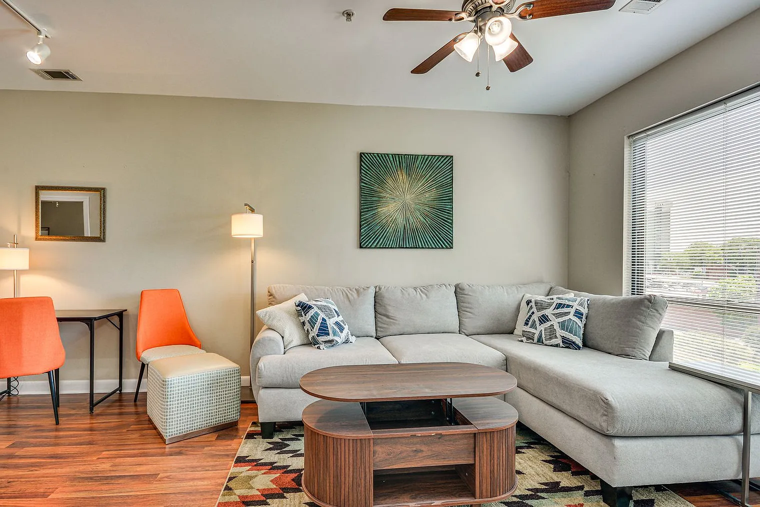 2 bed, 1.0 bath, 667 sqft, $3,128 — Photo 3