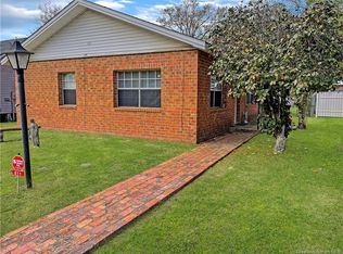 611 S 5th St, Eunice, LA 70535