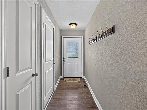 5th image of 213 Pointe Ln
