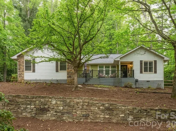 128 Camellia Way, Laurel Park, NC 28739