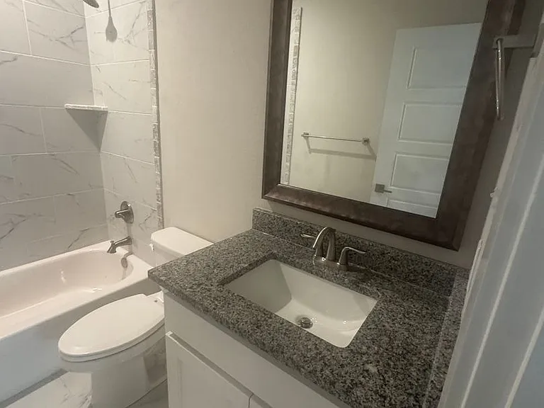 684 The Cottages Dr — Photo 4