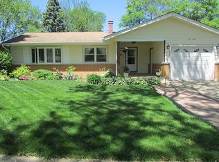 512 Briarwood Ln, Elk Grove Village, IL 60007