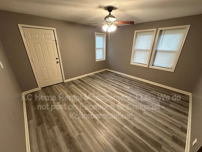 1110 W 41st Ter #1W — Photo 22