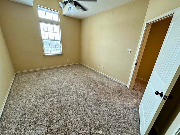 4th image of 303 Capps Dr