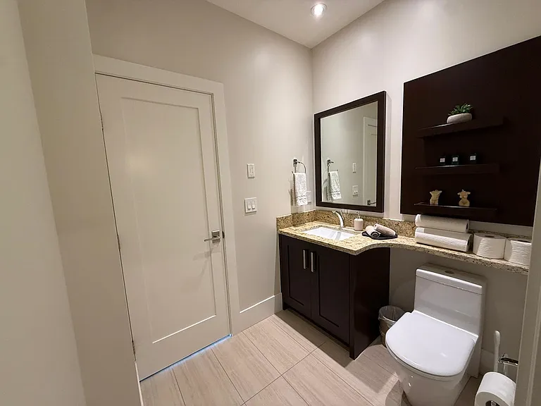 1355 Whitby Rd — Photo 11