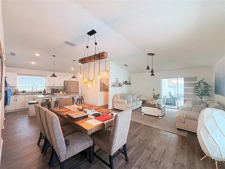 1084 Papaya Cir — Photo 10