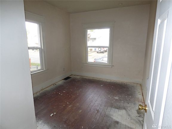 4th image of 919 Cogean Ave