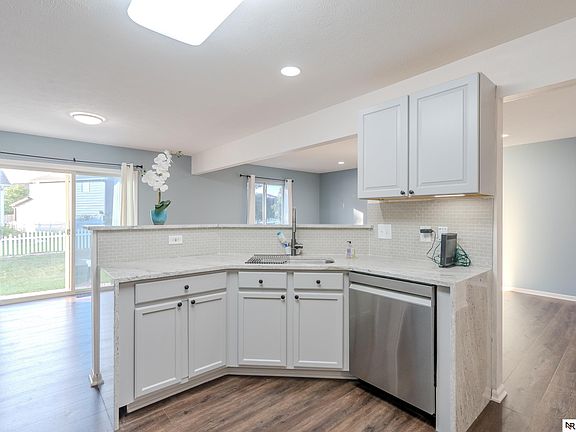 5th image of 9314 Forest Glen Dr